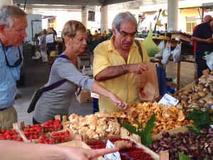 Fran and Claudio picking out mushrooms for the cooking class and dinner