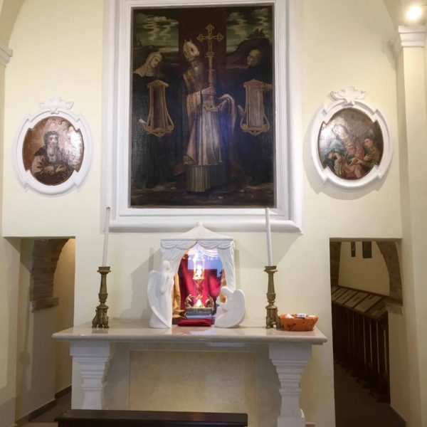 Chiesa di San Croce, Lanciano (1583) where in the house that stood here before the church was built, one of the two miracles to occur in Lanciano took place in 1273. Communion wafers bled and replicas are located in the container you see on the altar.