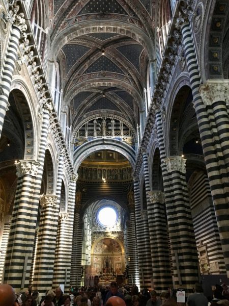 The central nave of the Duomo. Columns and walls, interior and exterior or in white marble and a black-green marble, the colors of Siena.