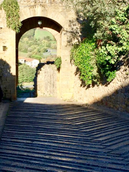 Ramp or stairway down to a porta in the South wall.