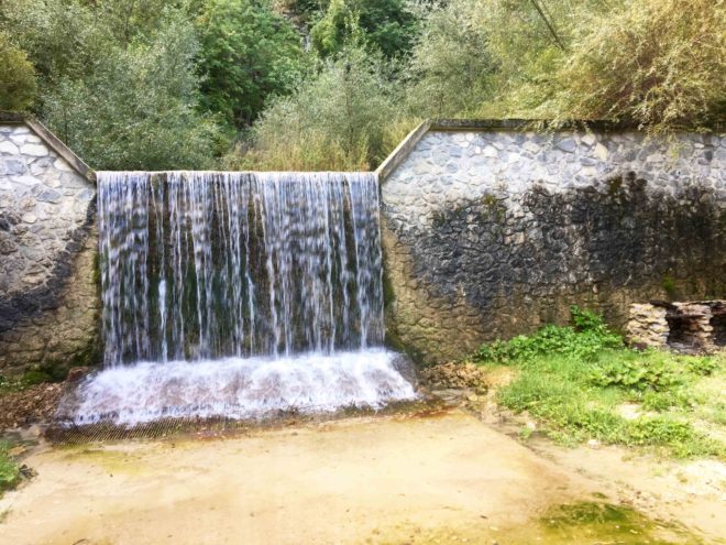 On Sunday, Jom took a morning walk or passeggiata and found La Cascata del Gufo just below Monteferrante.